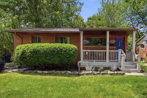 1061 Western Dr, Ann Arbor, MI 48103