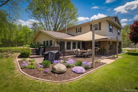 5278 Skelton Rd, Deerfield, MI 48421
