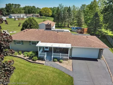 6229 Cold Spring Trl, Grand Blanc, MI 48439