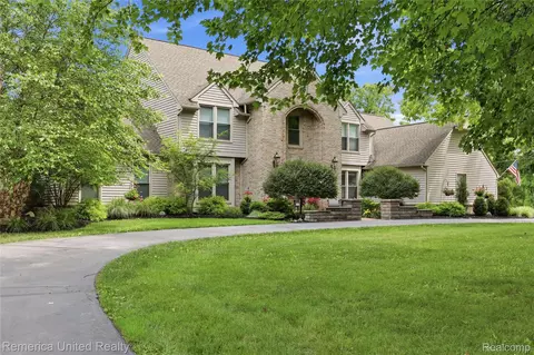 12825 Larkins Rd, Brighton, MI 48114