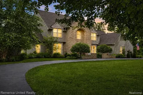 12825 Larkins Rd, Brighton, MI 48114