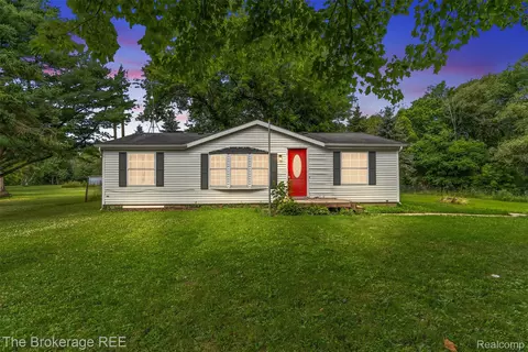 6829 West St, North Branch, MI 48461