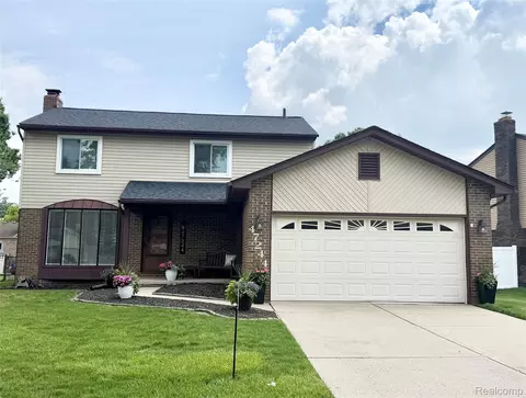 47244 Meadowbrook Dr, Macomb, MI 48044