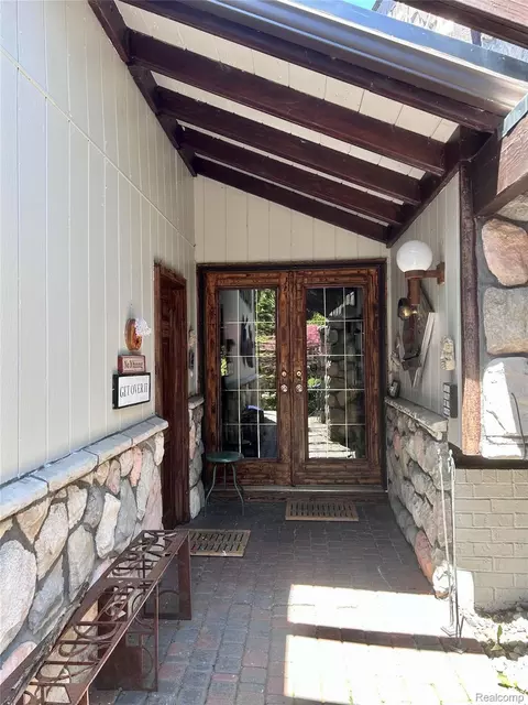 5236 Patrick Rd, West Bloomfield, MI 48322