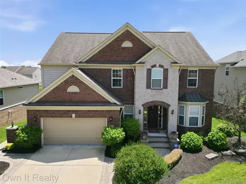 58683 Winnowing Cir S, Lyon, MI 48178