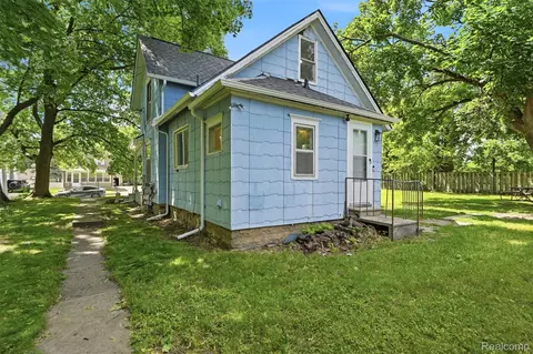 Exterior - 307 N Gorham St, Jackson, MI 49202 photo 6 of 9