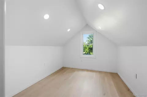 Bedroom - 307 N Gorham St, Jackson, MI 49202 photo 6 of 8