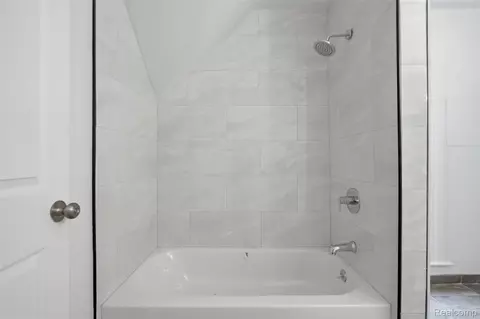 Bath - 307 N Gorham St, Jackson, MI 49202 photo 4 of 4