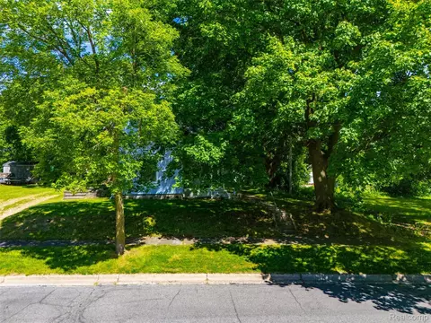 Exterior - 307 N Gorham St, Jackson, MI 49202 photo 7 of 9