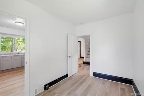 Entry Way - 307 N Gorham St, Jackson, MI 49202 photo 3 of 5