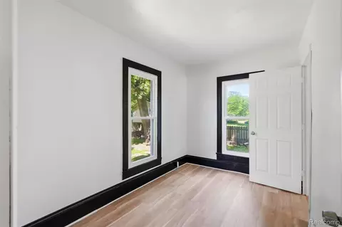 Entry Way - 307 N Gorham St, Jackson, MI 49202 photo 2 of 5