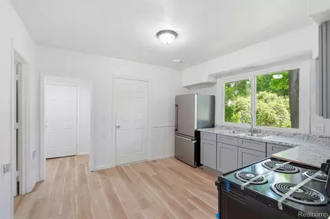 Entry Way - 307 N Gorham St, Jackson, MI 49202 photo 5 of 5