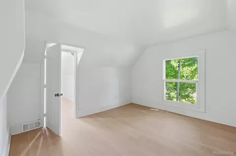 Bedroom - 307 N Gorham St, Jackson, MI 49202 photo 5 of 8