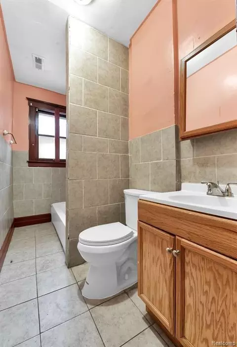 Bath - 9506 Charest St, Hamtramck, MI 48212 photo 1 of 1