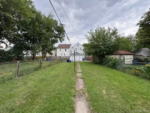 Exterior - 9506 Charest St, Hamtramck, MI 48212 photo 6 of 7