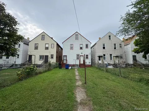 Exterior - 9506 Charest St, Hamtramck, MI 48212 photo 4 of 7