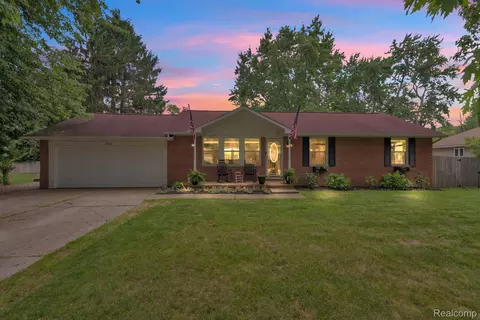 4100 Highland Ct, West Bloomfield, MI 48323