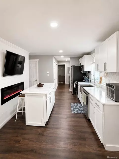 Kitchen - 4512 Treadwell St, Wayne, MI 48184 photo 2 of 2