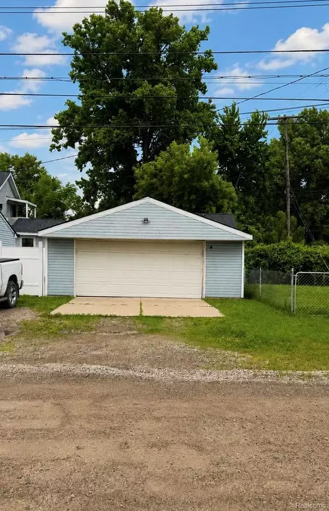 Exterior - 4512 Treadwell St, Wayne, MI 48184 photo 3 of 4