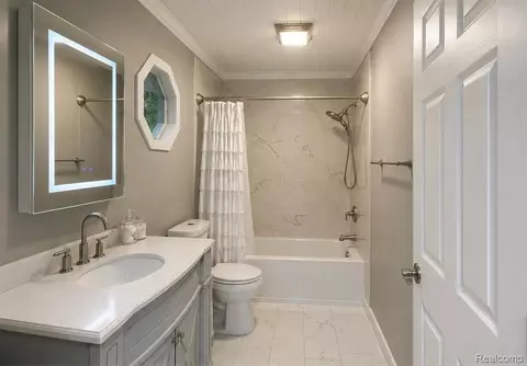 Bath - 4512 Treadwell St, Wayne, MI 48184 photo 1 of 1
