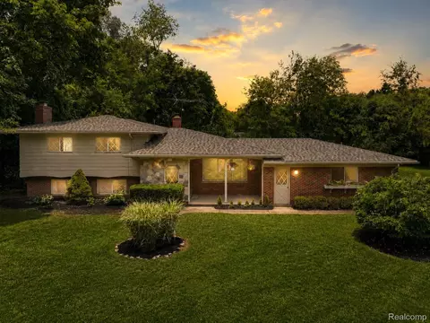 6970 Wing Lake Rd, Bloomfield Hills, MI 48301