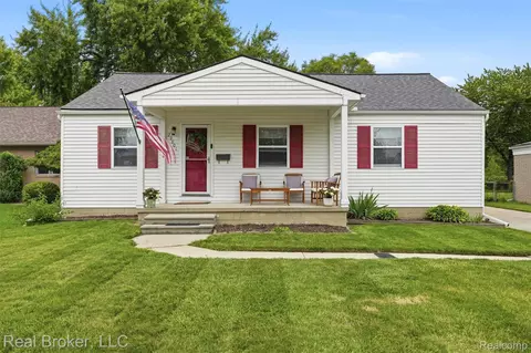 29801 Gloria St, Saint Clair Shores, MI 48082