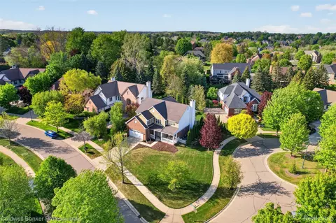 1357 Kentfield Dr, Rochester, MI 48307