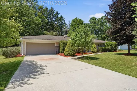 7264 S Tratham Ct, West Bloomfield, MI 48322