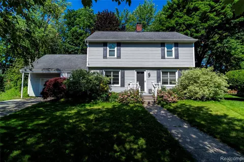 30 Brown Ct, Midland, MI 48640