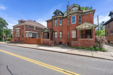 7950 E Lafayette St, Detroit, MI 48214