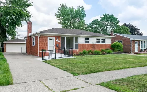 35030 S Elmira St N, Livonia, MI 48150