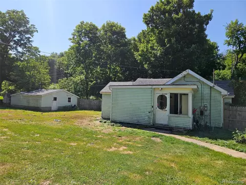 6406 12th St, Otter Lake, MI 48464