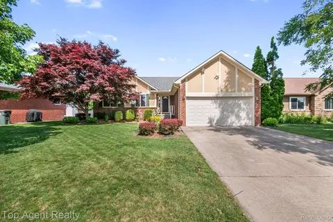 52806 Muirfield Dr, Chesterfield, MI 48051