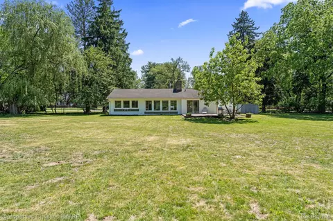 23456 Lee Baker Dr, Southfield, MI 48075