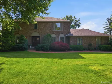 28854 Eton Gln, Farmington Hills, MI 48331