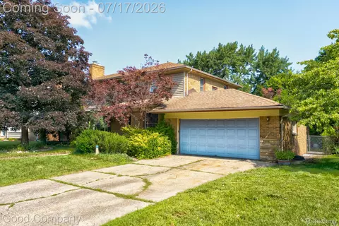 10 Millington Rd, Pleasant Ridge, MI 48069