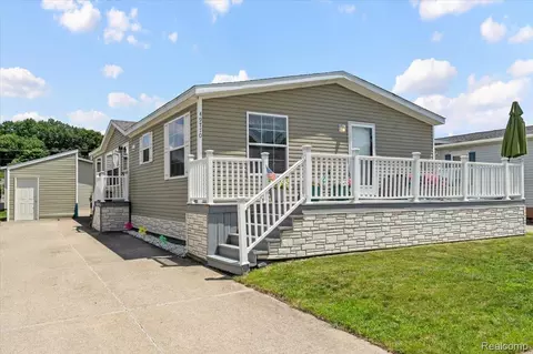 49770 Elk Trl, Shelby Township, MI 48315