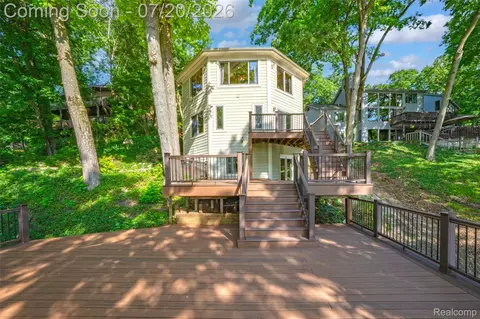 8516 Thendara Blvd, Independence, MI 48348 photo 2
