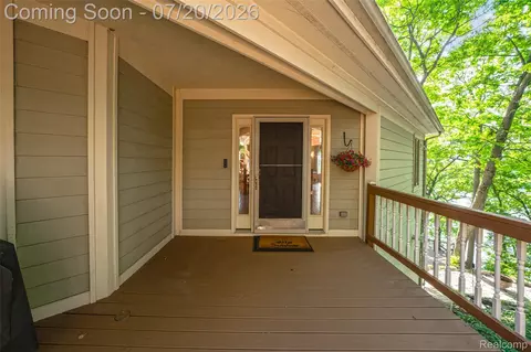 8516 Thendara Blvd, Independence, MI 48348 photo 3