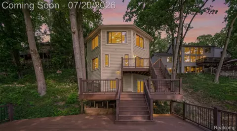 8516 Thendara Blvd, Independence, MI 48348 photo 1