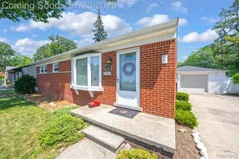 9428 Gillman St, Livonia, MI 48150