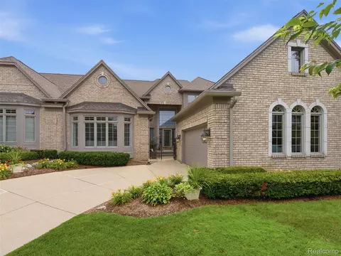 6728 Cascade Ct, Independence, MI 48348