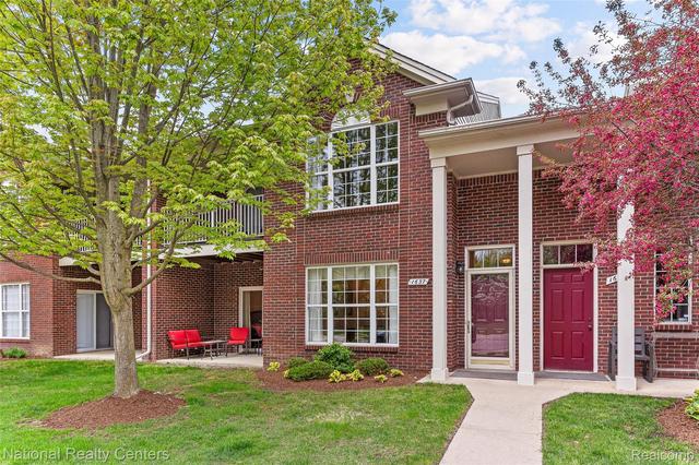 1637 Deepwood Cir, Rochester, MI 48307