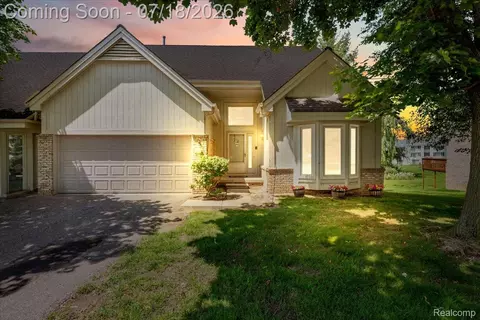 24533 Martel Dr, Farmington Hills, MI 48335