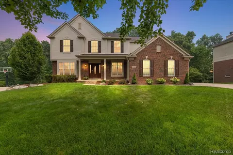 1885 Avon Glen Ln, Orion, MI 48360