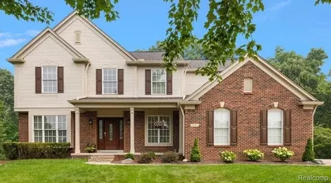 1885 Avon Glen Ln, Orion, MI 48360