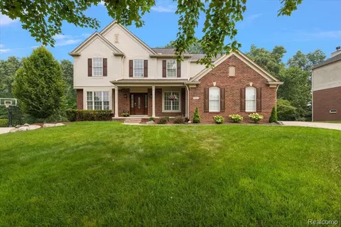 1885 Avon Glen Ln, Orion, MI 48360