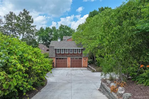 6420 Commerce Rd, West Bloomfield, MI 48324