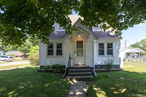 131 Starr Ave, Waterford, MI 48328