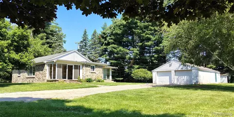 5600 Hemingway Lake Rd, Otter Lake, MI 48464